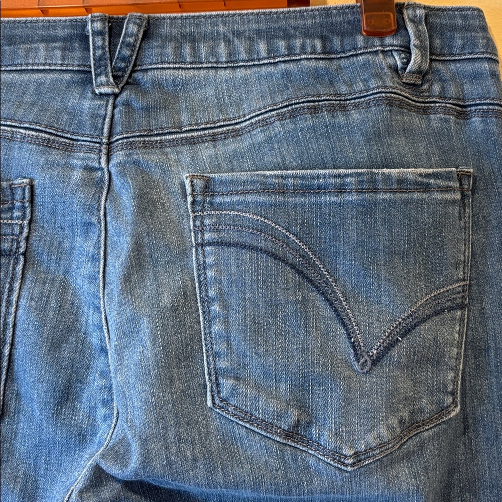 Democracy Blue Ankle Jeans - Picture 3 of 6